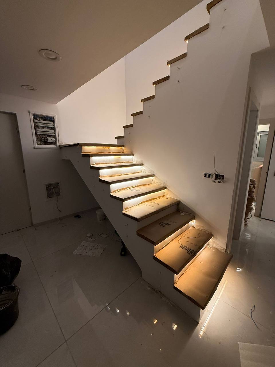 תאורת LED במדרגות