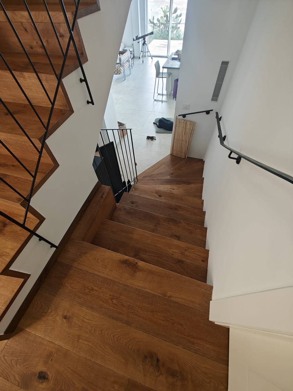 מדרגות מודרניות מבט מלמעלה